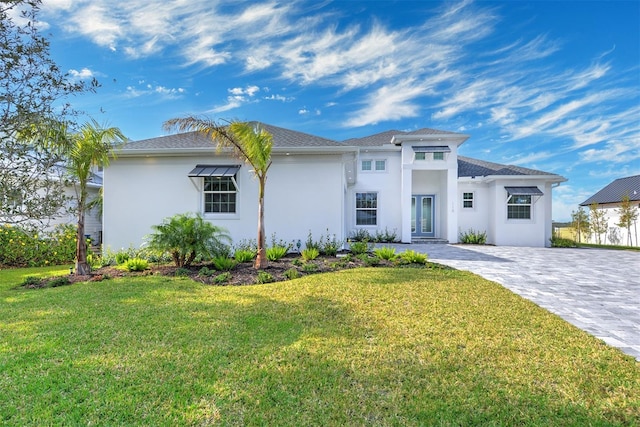 view of front of property with a front yard