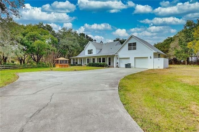 view of front of house with a front lawn