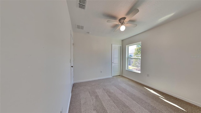 carpeted empty room featuring ceiling fan