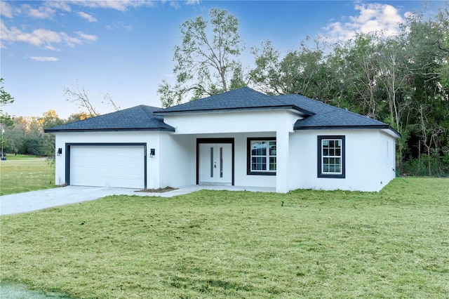 view of front of home featuring a front yard and a garage