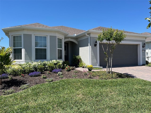 view of front facade featuring a garage and a front lawn