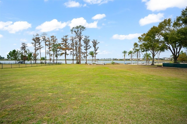 view of yard featuring a water view