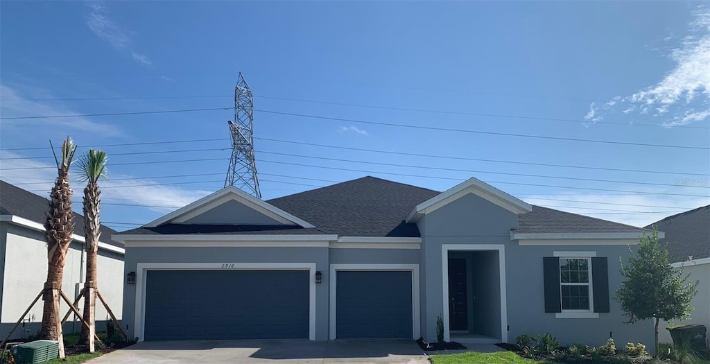 view of front of home featuring a front yard and a garage