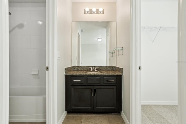 bathroom with vanity and tiled shower / bath