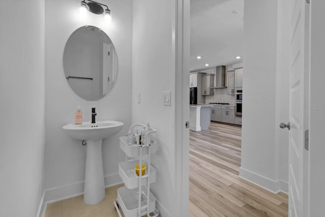 bathroom featuring backsplash