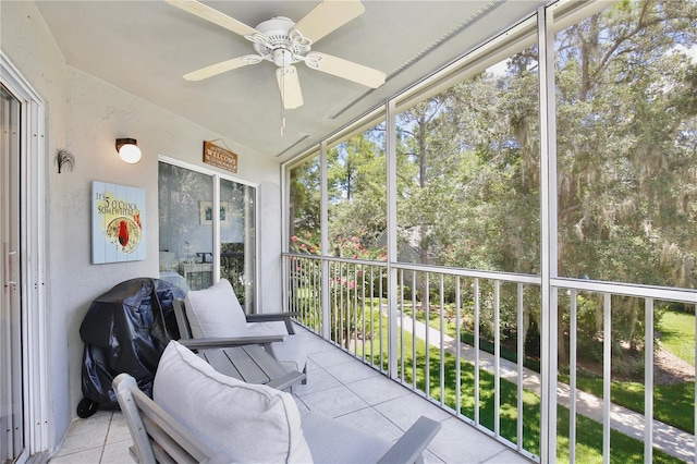 sunroom / solarium with ceiling fan