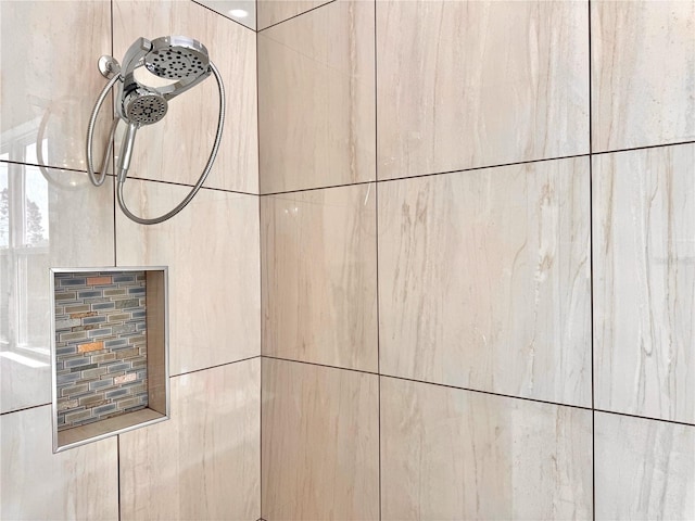 room details featuring a tile shower