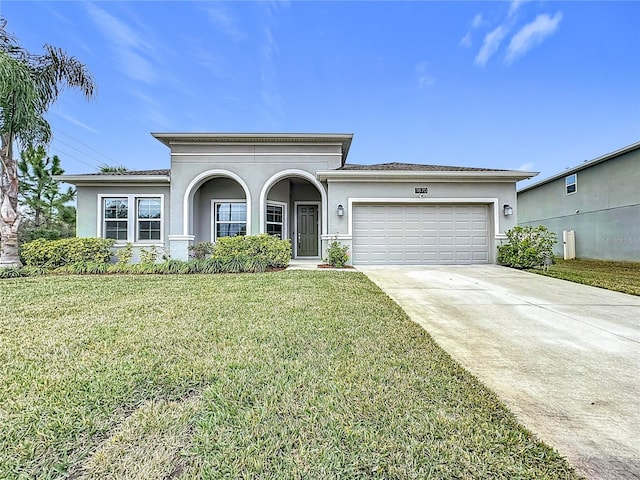 view of front of property featuring a front lawn and a garage