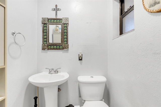 bathroom featuring toilet and sink