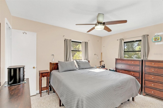 bedroom with ceiling fan