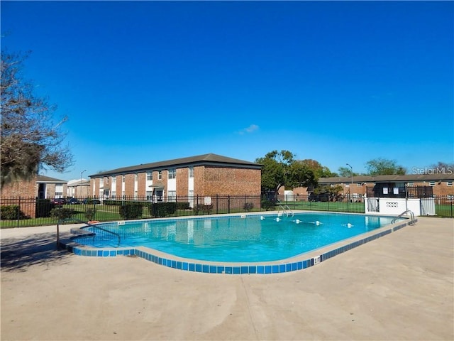 view of swimming pool