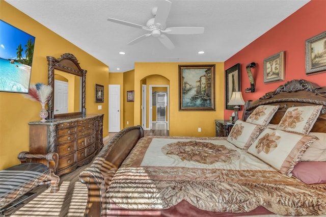 bedroom featuring ceiling fan and a textured ceiling