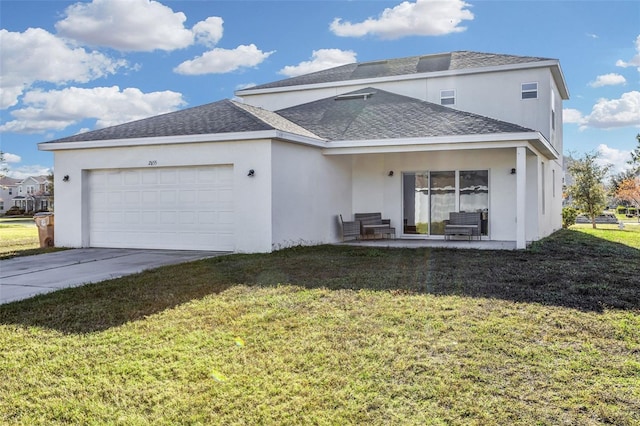 view of front of property featuring a front yard and a garage