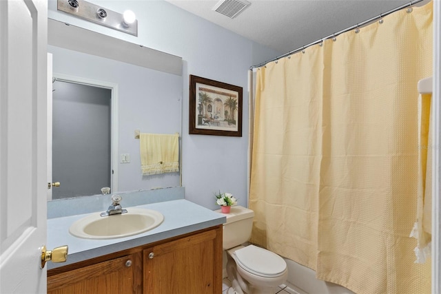 full bathroom featuring toilet, shower / bathtub combination with curtain, and vanity