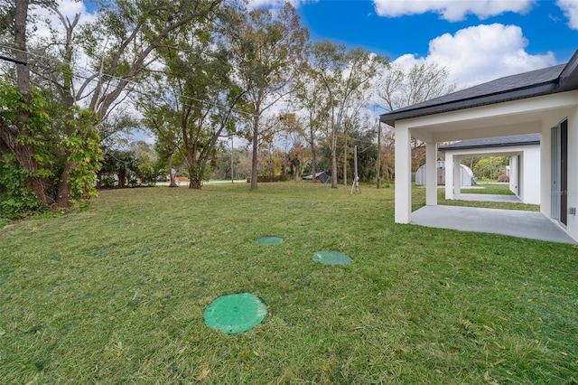 view of yard featuring a patio area