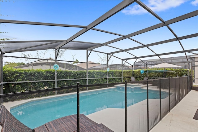 view of pool with a lanai, a patio area, and an in ground hot tub