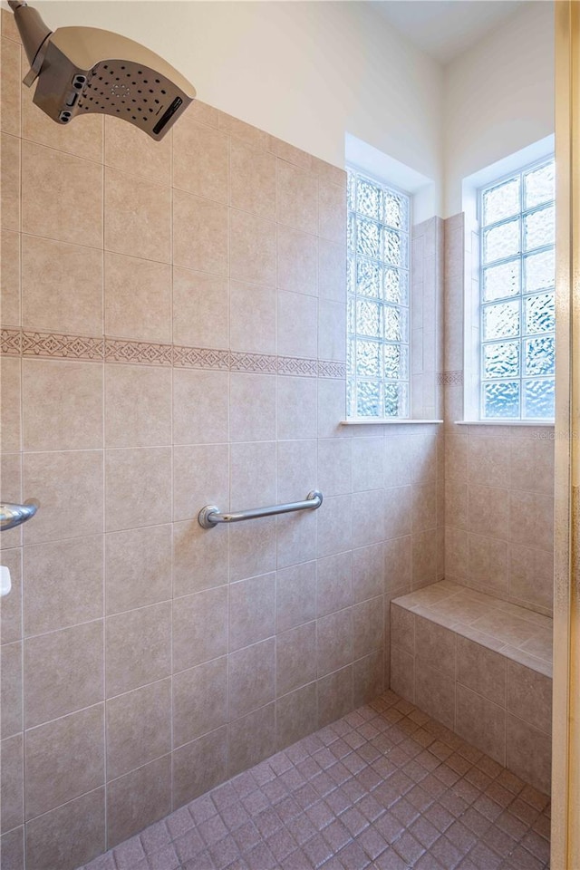 bathroom featuring tiled shower