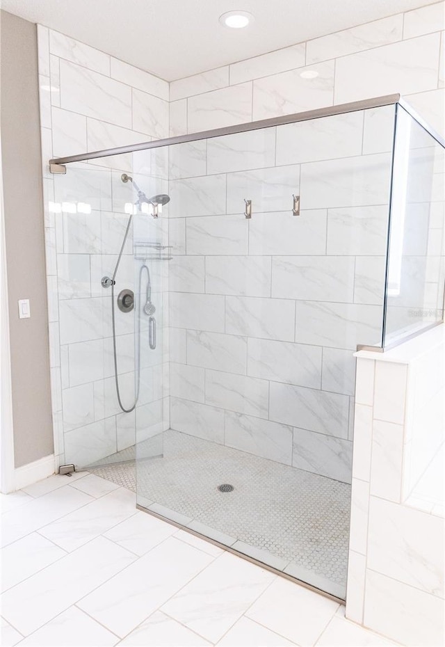 bathroom featuring tiled shower