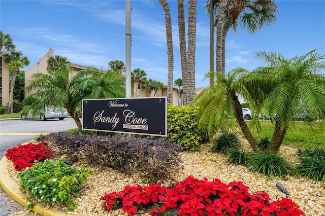 view of community / neighborhood sign