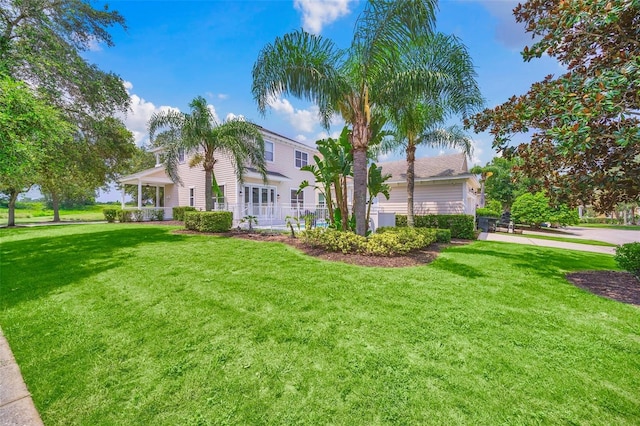 view of front of home featuring a front yard