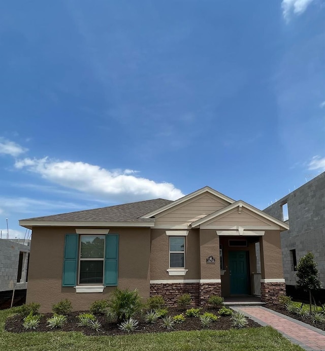 view of front of property with a front yard