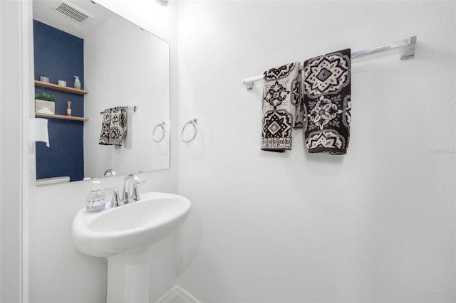 bathroom featuring sink