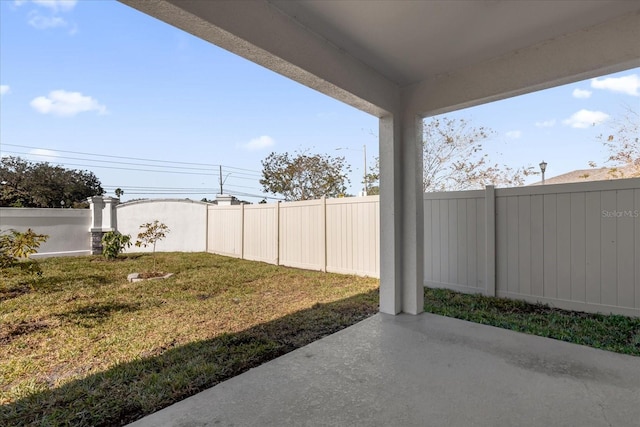 view of yard featuring a patio