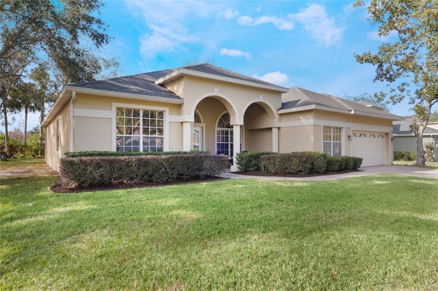 view of front of house featuring a front lawn and a garage