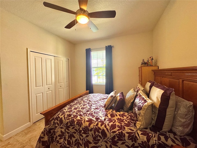 bedroom featuring ceiling fan and a closet