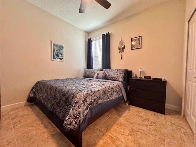 bedroom featuring ceiling fan and a textured ceiling