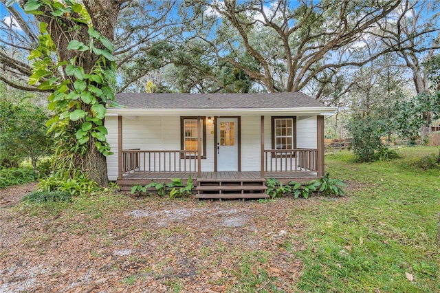 view of front of home featuring a front lawn and a porch