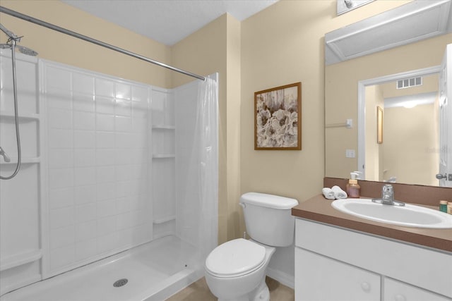 bathroom featuring toilet, a shower with shower curtain, and vanity