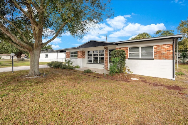 ranch-style home with a front yard