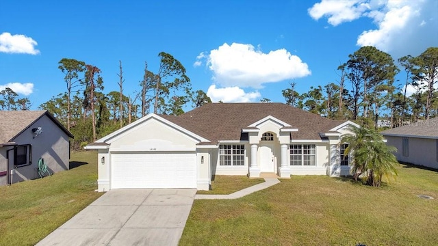 view of front of home featuring roof with shingles, stucco siding, an attached garage, a front yard, and driveway