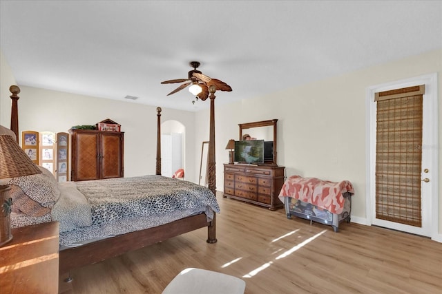 bedroom featuring light hardwood / wood-style floors and ceiling fan