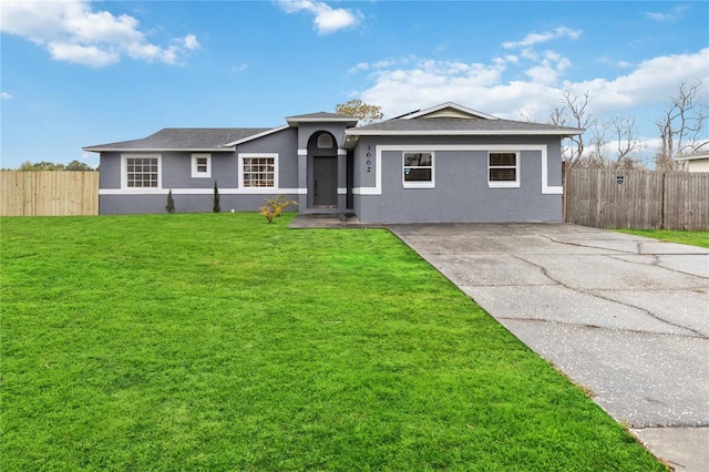 ranch-style house featuring a front lawn