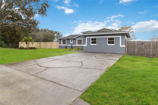 ranch-style home featuring a front lawn