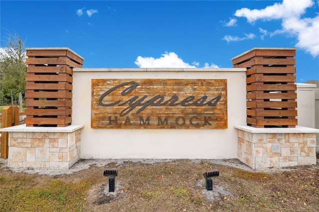 view of community / neighborhood sign