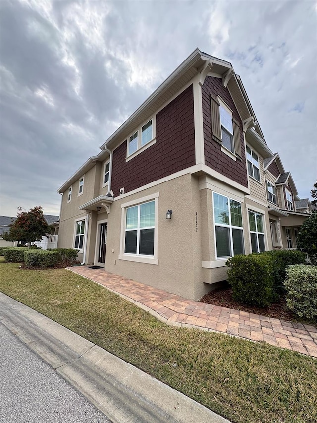 view of front of house with a front lawn