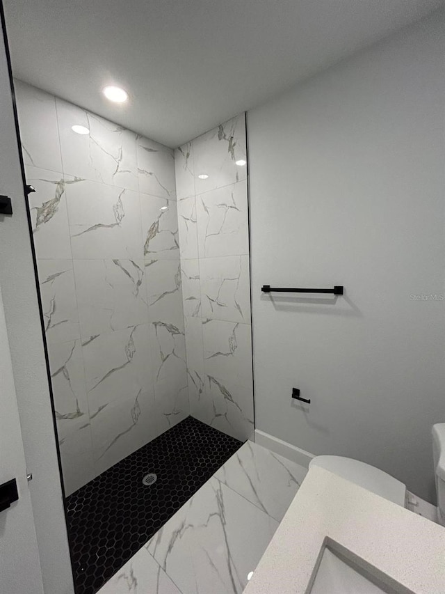 bathroom featuring a tile shower