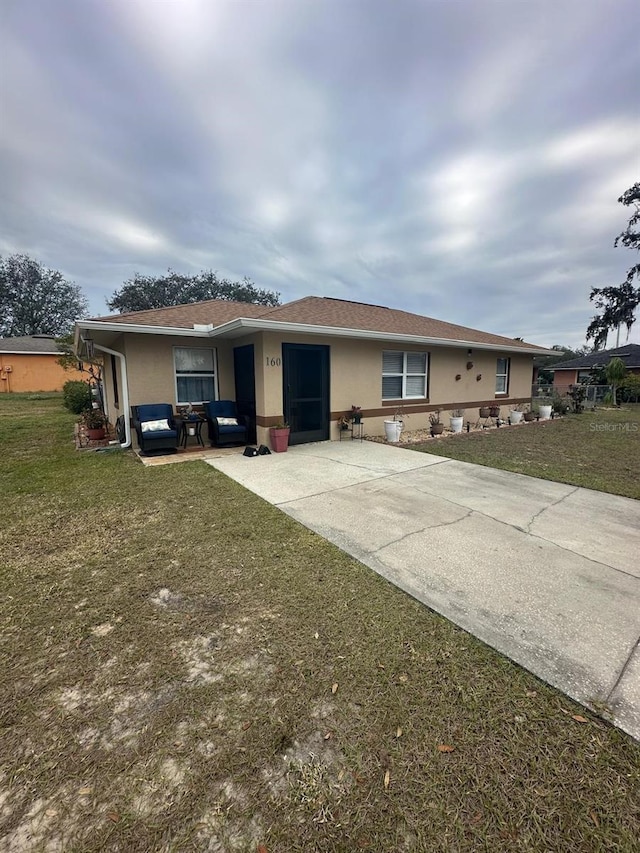 single story home featuring a front lawn