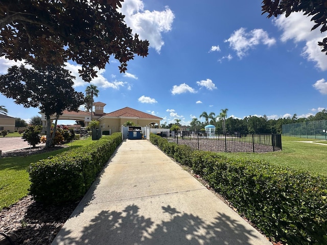 view of property's community featuring a lawn