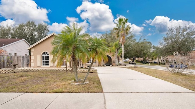 view of front facade with a front lawn