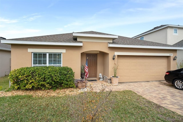 view of front of home featuring a garage and a front yard