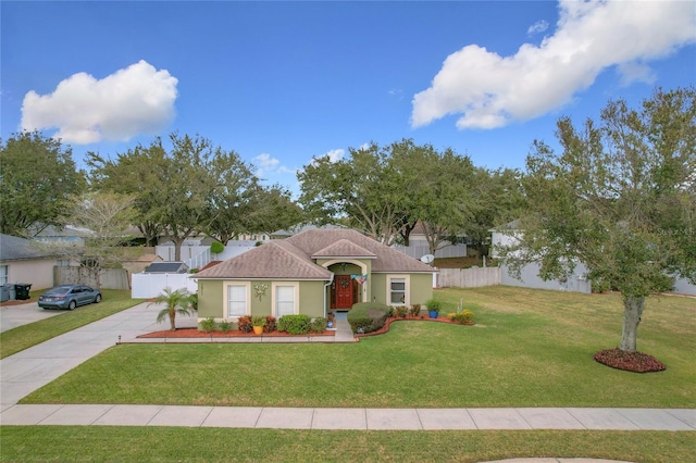 view of front of house featuring a front yard