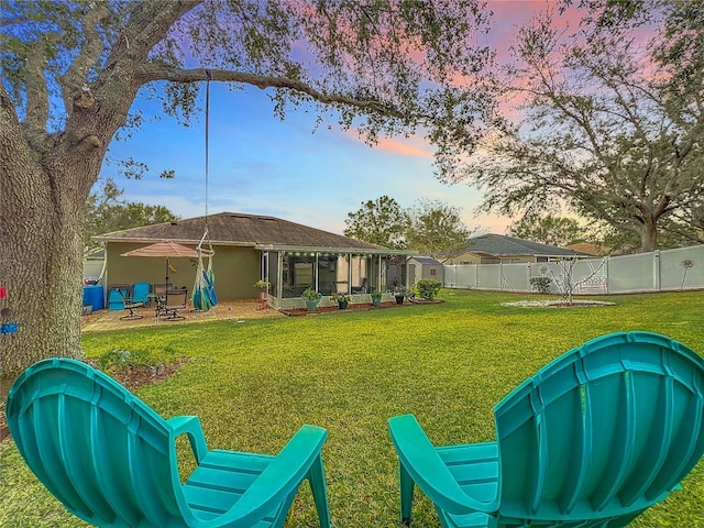 view of yard at dusk