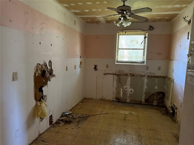 unfurnished room featuring ceiling fan