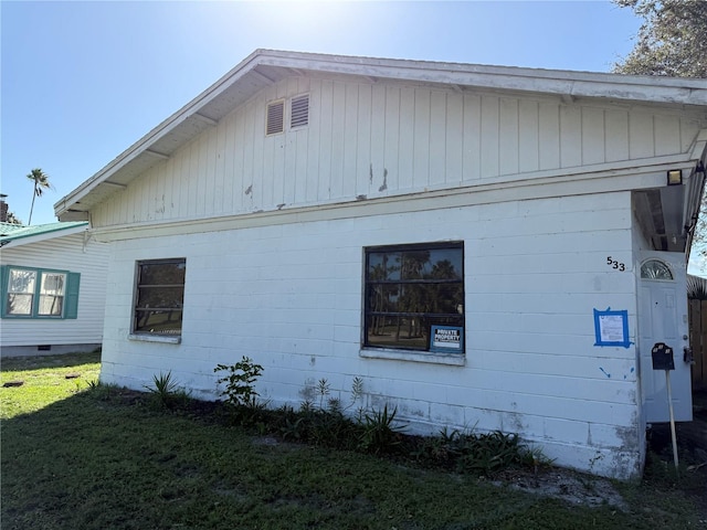 view of side of property with a yard