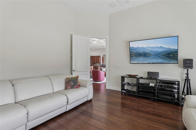 living area with dark wood-style floors, visible vents, and baseboards