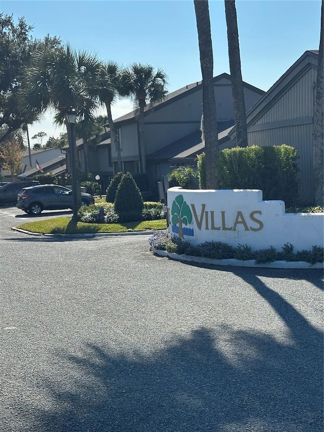 view of community / neighborhood sign